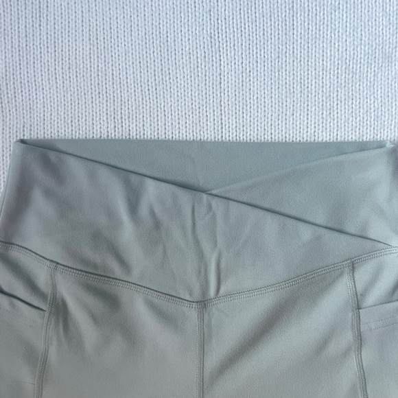 Gilly Hicks V Waist Biker Shorts - Picture 3 of 4